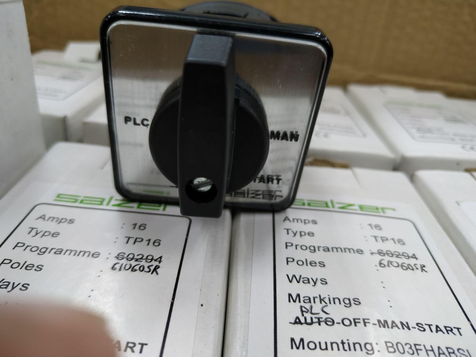 Salzer MULTI-STEP SELECTOR SWITCH OFF/LOCAL/HAND/REMOTE 16A 1P