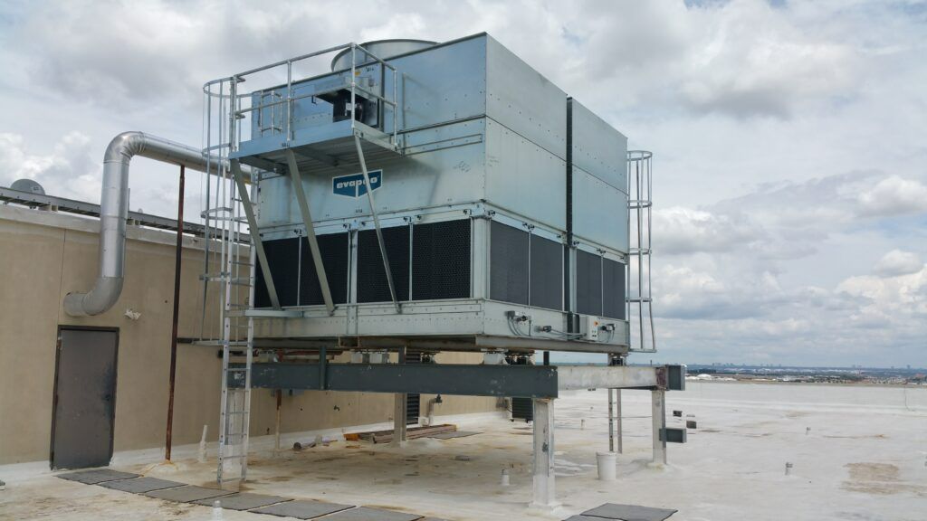 Commercial rooftop cooling tower setup