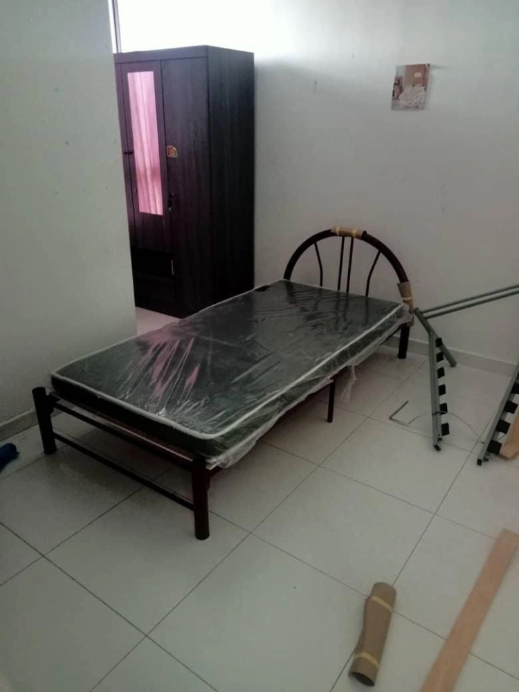 Katil Almari Murah Untuk Rumah Sewa | Metal Single Bed | Wooden Wardrobe | Hostel Furniture For Students ,Workers | Kl | Melaka | A Famosa | Nilai | Cheras | Klang | Johor Bahru 