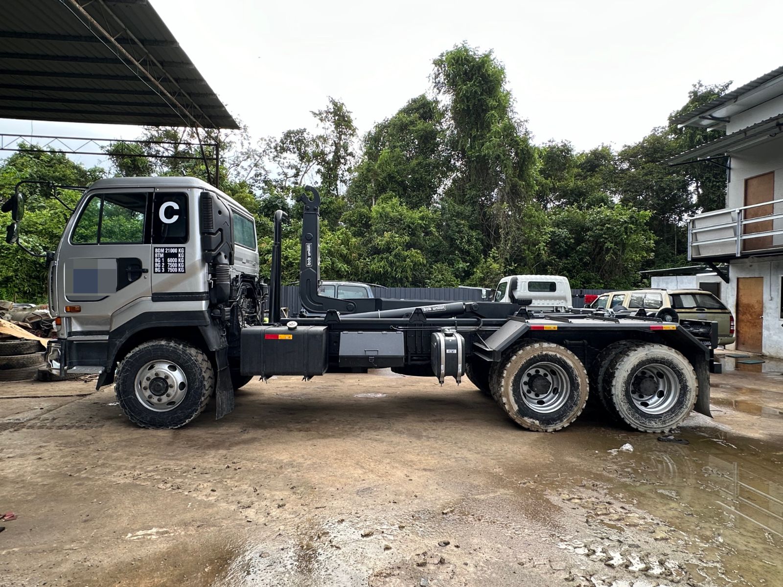 NISSAN CK482 ROLL ON ROLL OFF TRUCK (SOLD)