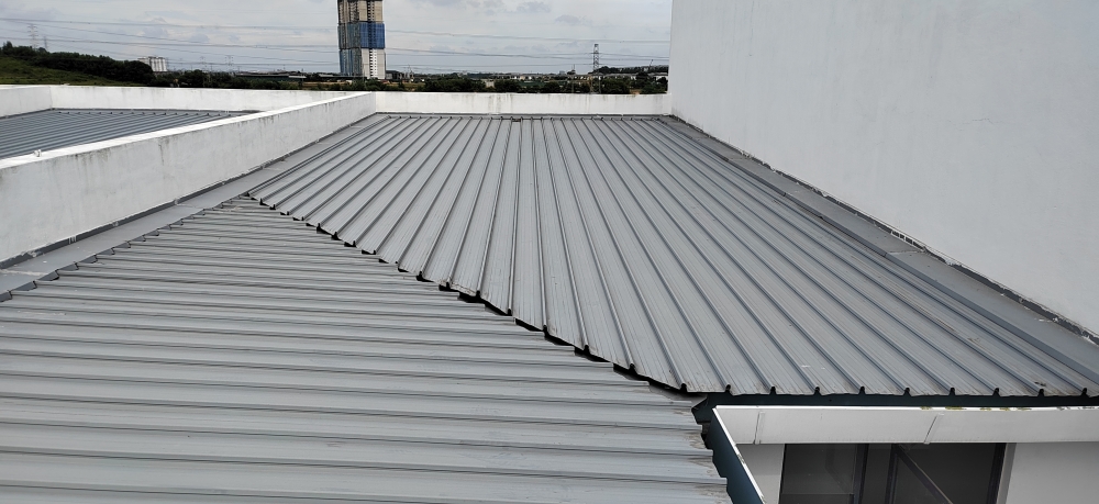 Fix metal roof leaking contractor at Selangor