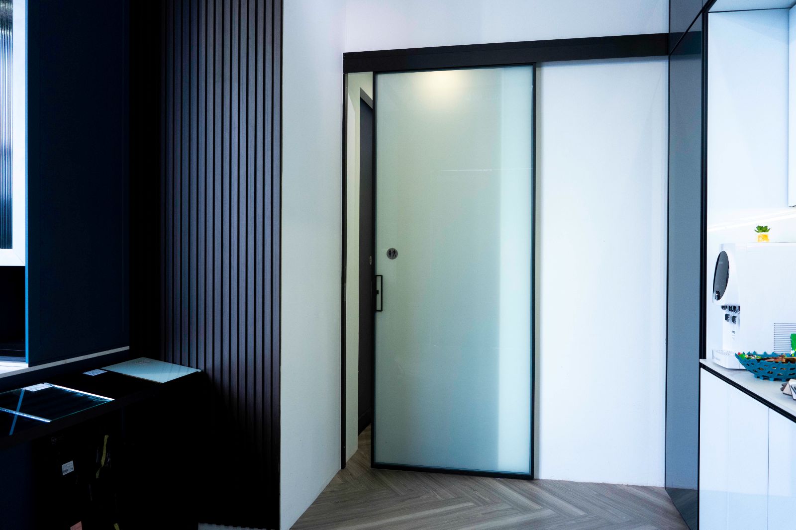 V Master Aluminium & Glass Trading (M) Sdn Bhd #16