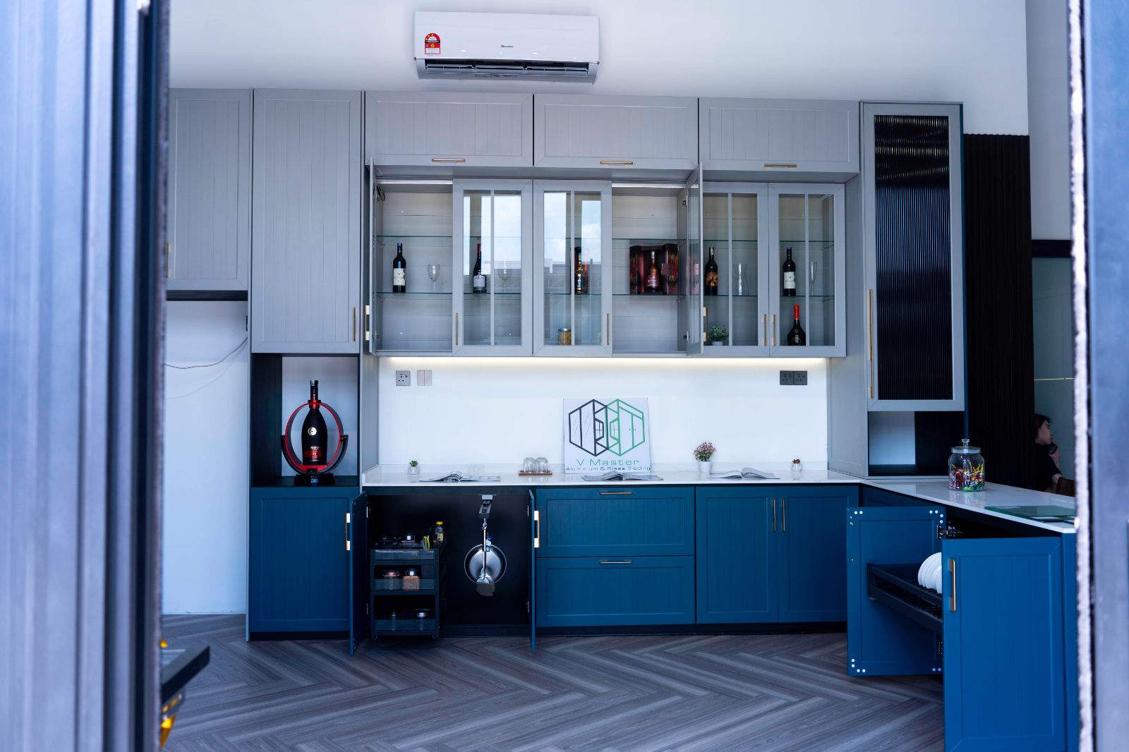 V Master Aluminium & Glass Trading (M) Sdn Bhd