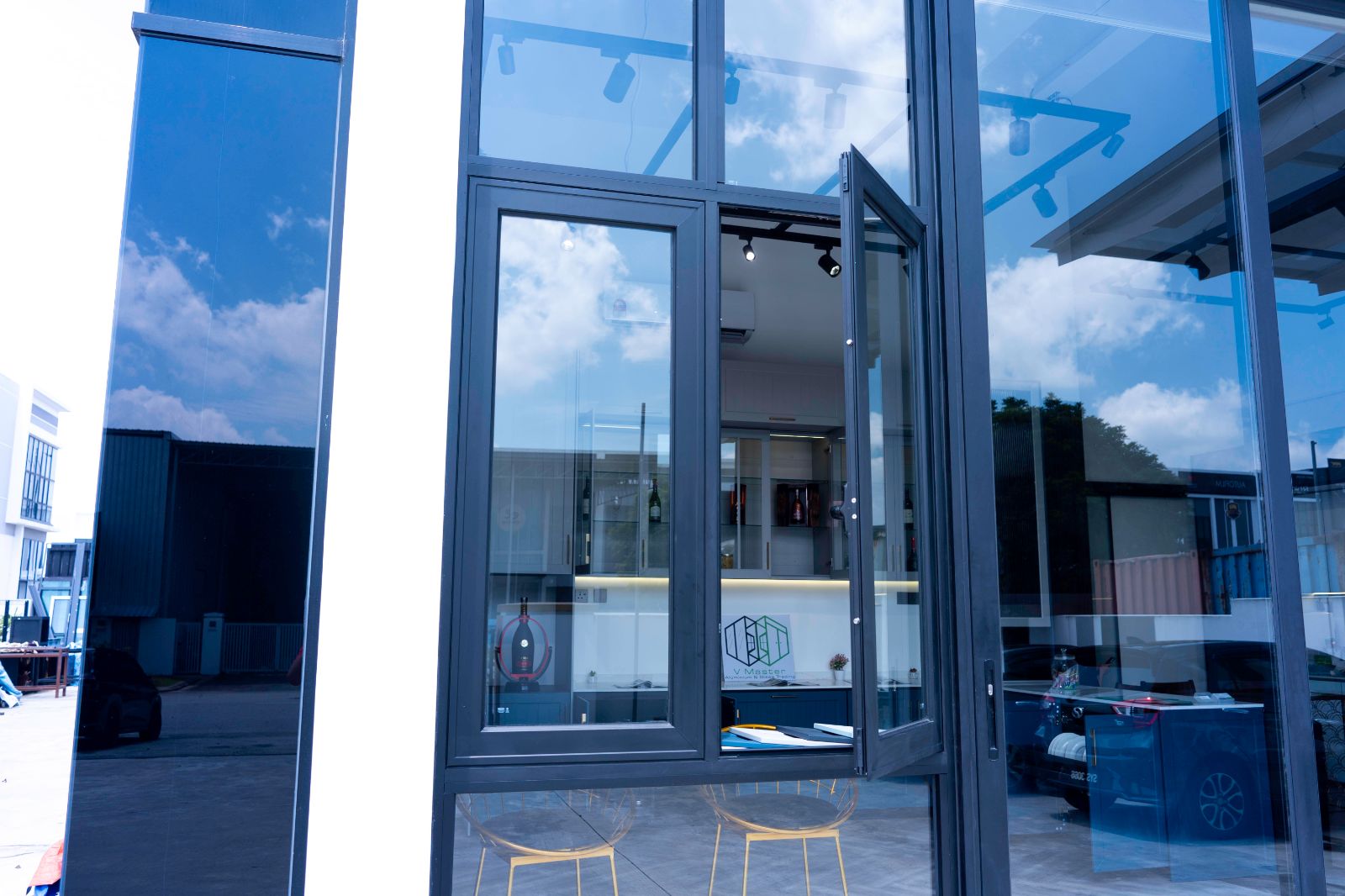 V Master Aluminium & Glass Trading (M) Sdn Bhd