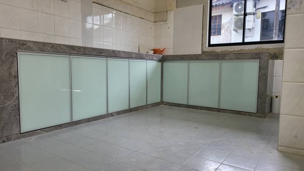 Kitchen  Solid Top With Aluminum Door 