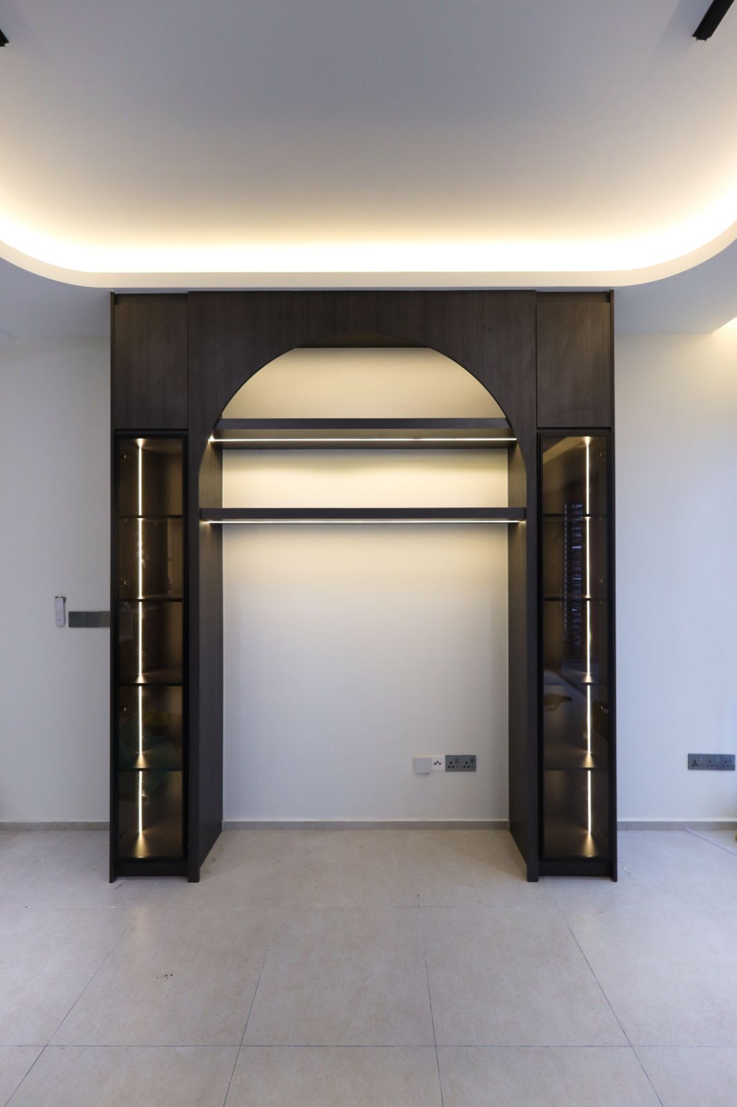 Modern Arched Display Cabinet And Feature Wall Design | Cabinetku Malaysia