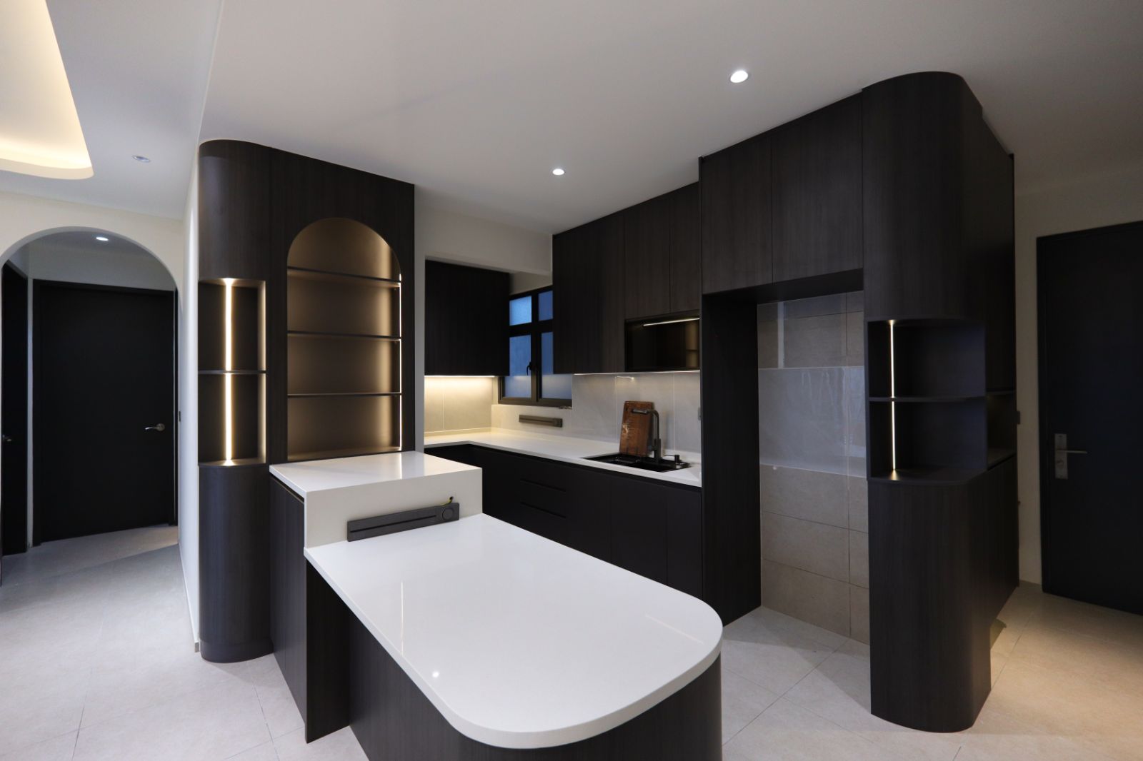 Modern Dark Kitchen Cabinet With Curved Island Design | Cabinetku Malaysia
