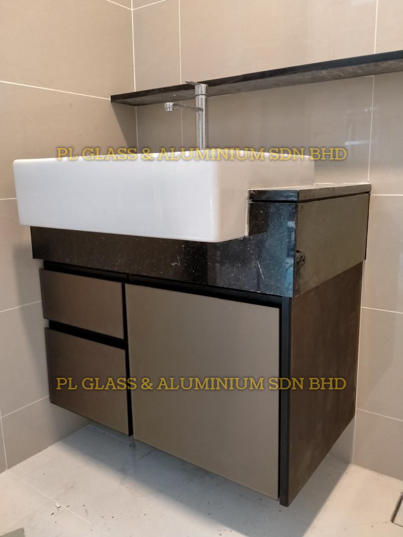 Aluminium Vanity & Glass Mirror