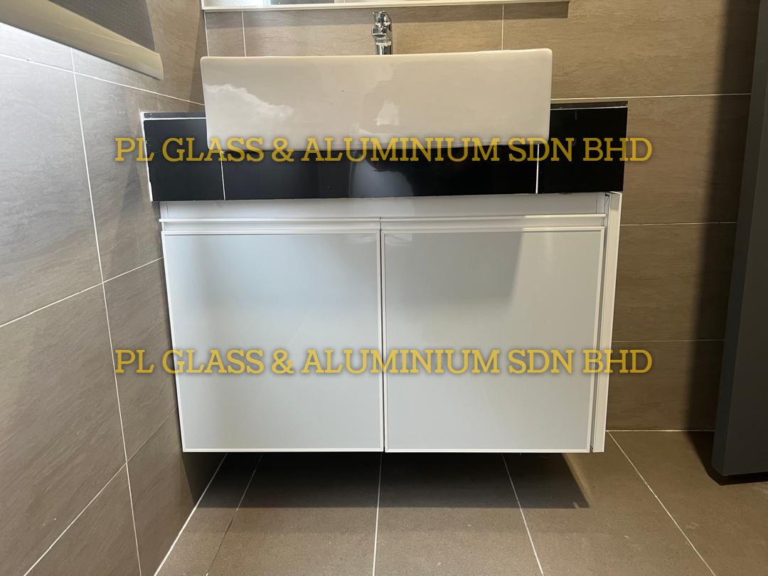 Aluminium Vanity & Cermin Kaca