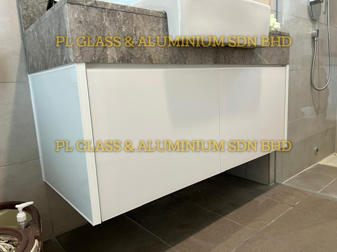 Aluminium Vanity & Cermin Kaca