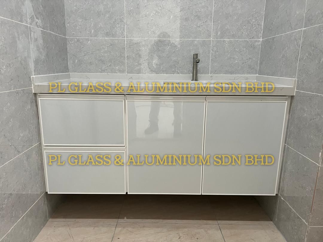 Aluminium Vanity & Cermin Kaca
