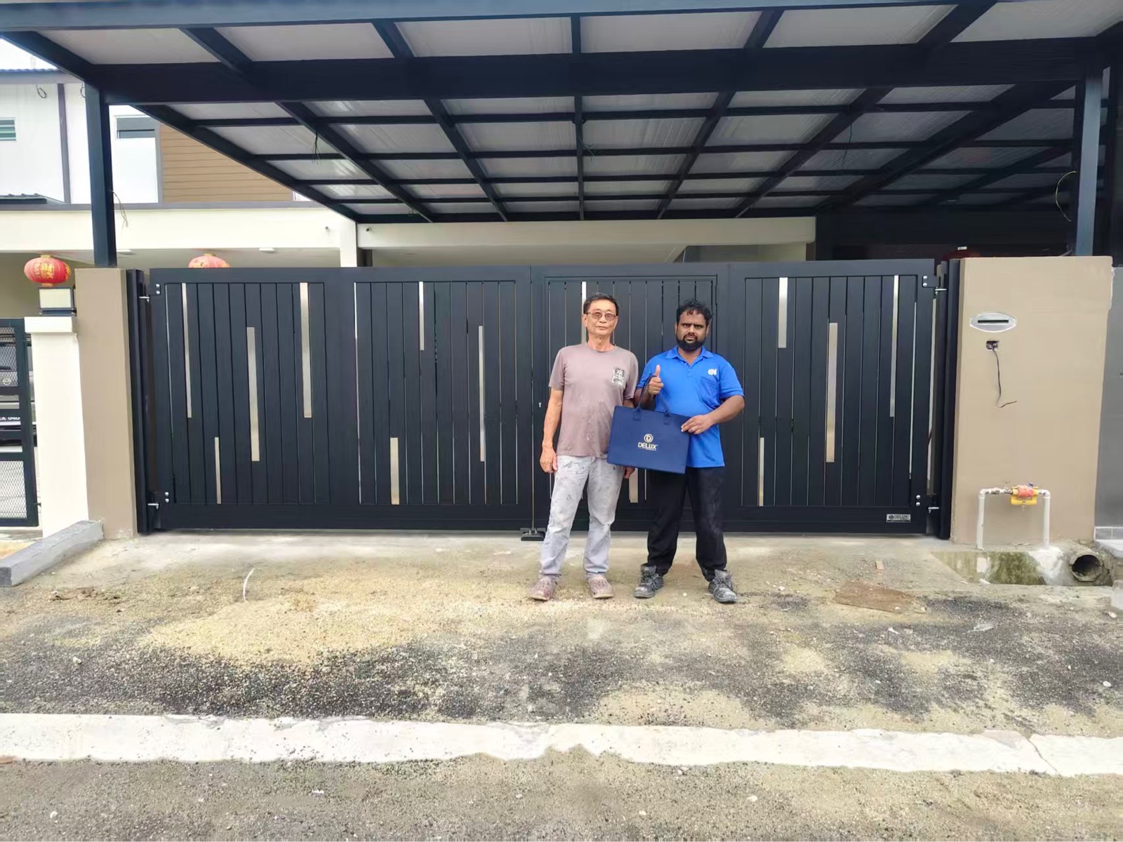 Delux UniGate X-Line 1 Design Size: 18 X 6 Ft  Location: Bandar Puteri Jaya