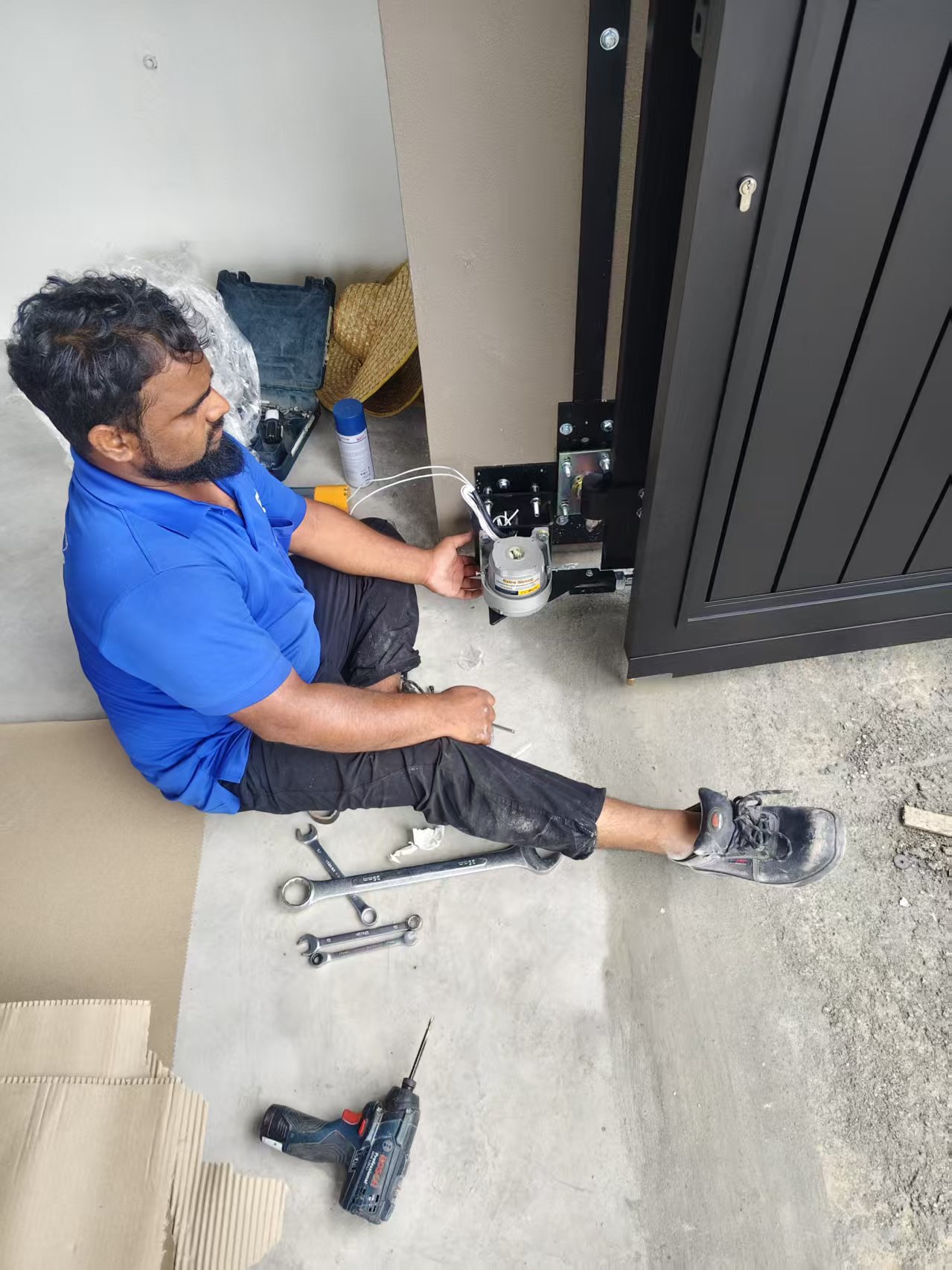 Delux UniGate X-Line 1 Design Size: 18 X 6 Ft  Location: Bandar Puteri Jaya