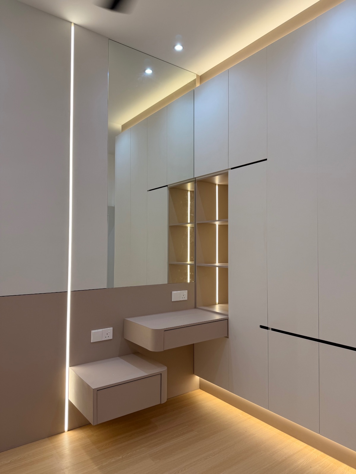 Floating Vanity Concept For Residence In Pulau Gadong , Melaka