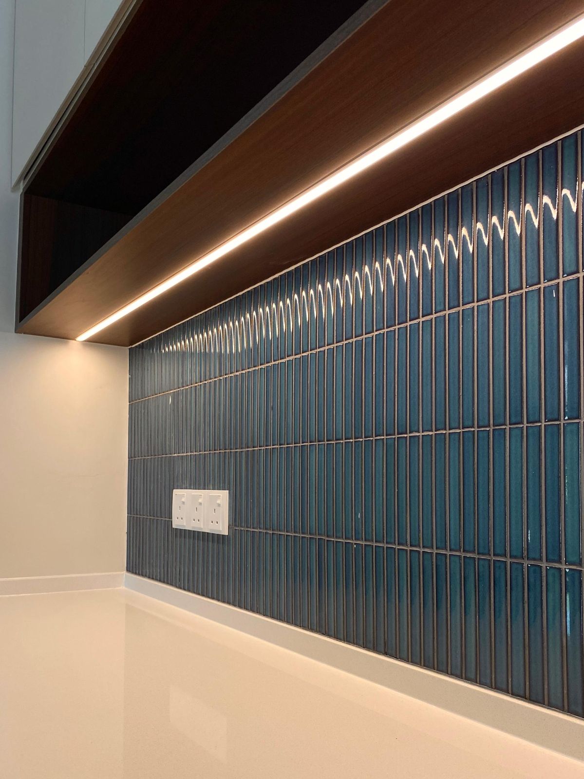 Dry kitchen design - blue tiles