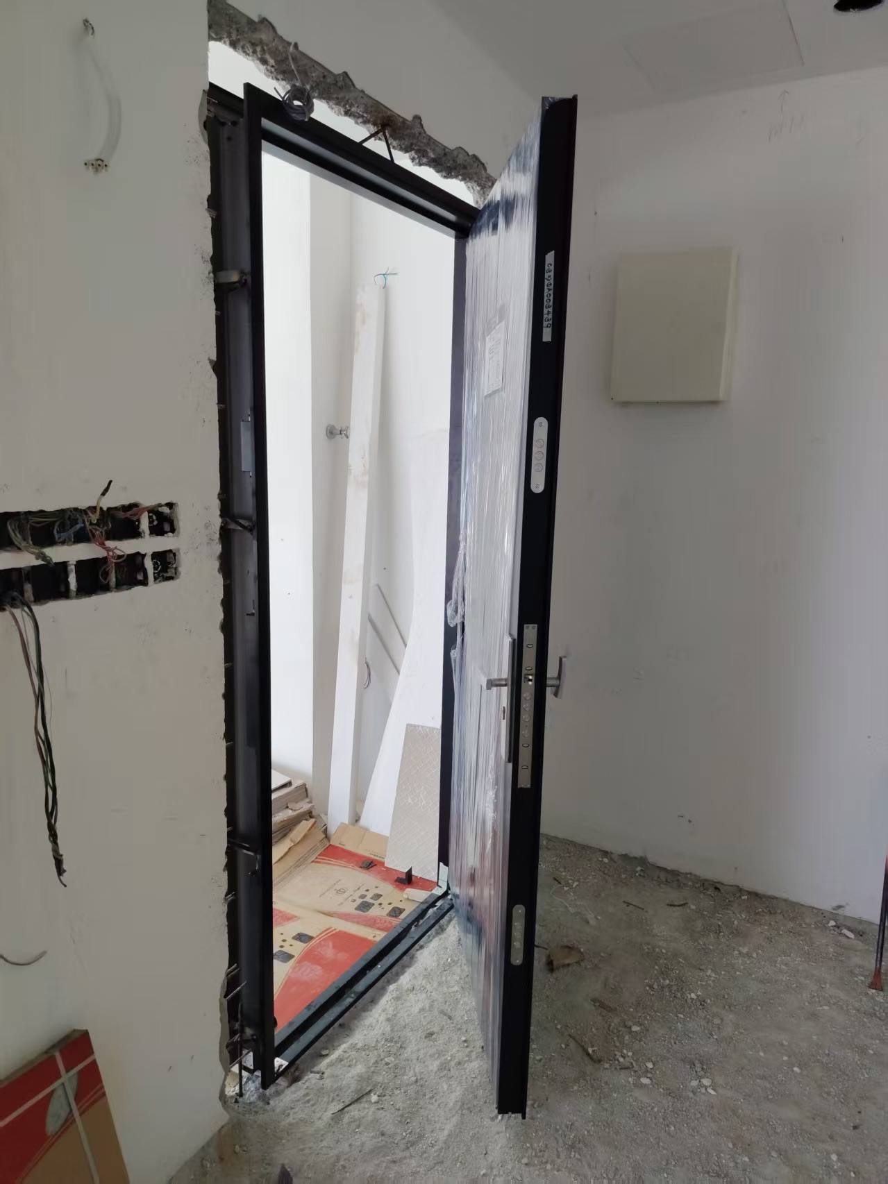 DT601 Size 4 X 8 Ft DT901 Size 3 X 7 Ft  Location: Bukit Banyan