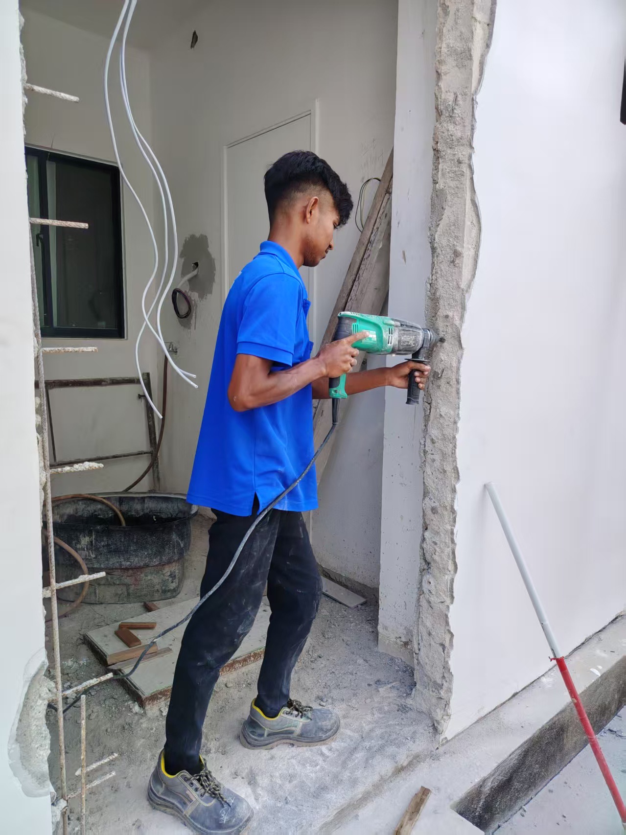 DT601 Size 4 X 8 Ft DT901 Size 3 X 7 Ft  Location: Bukit Banyan