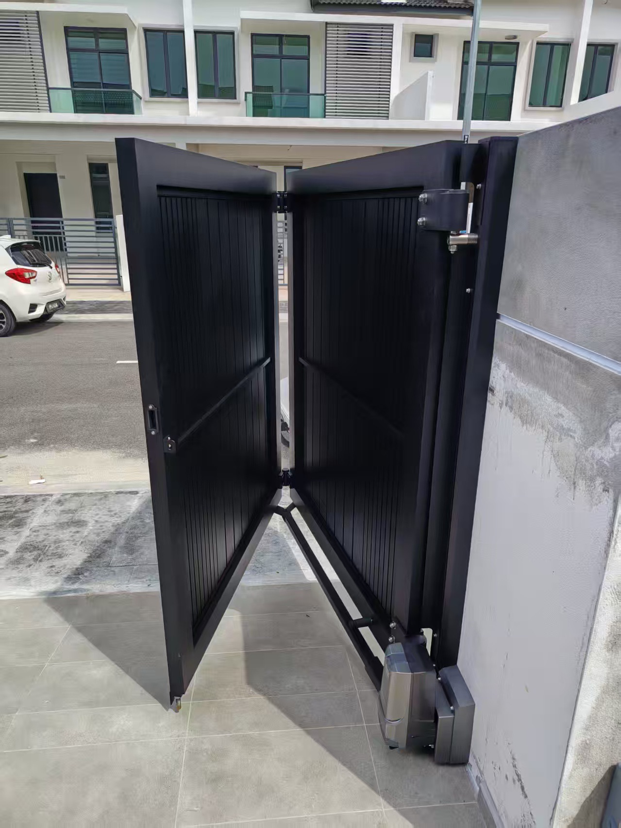 Delux UniGate Pine 6B Design Size: 20 x 6 ft   Location: Taman Intan Setia