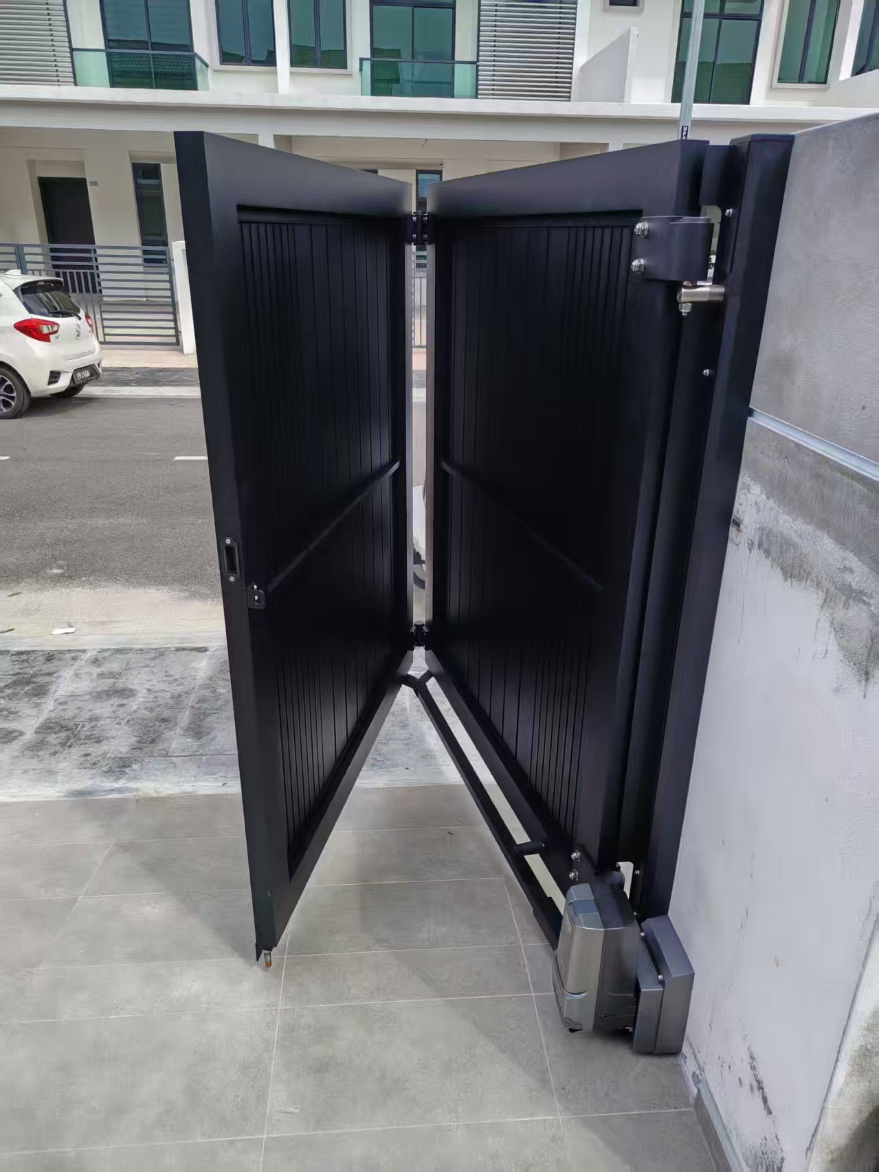 Delux UniGate Pine 6B Design Size: 20 x 6 ft   Location: Taman Intan Setia