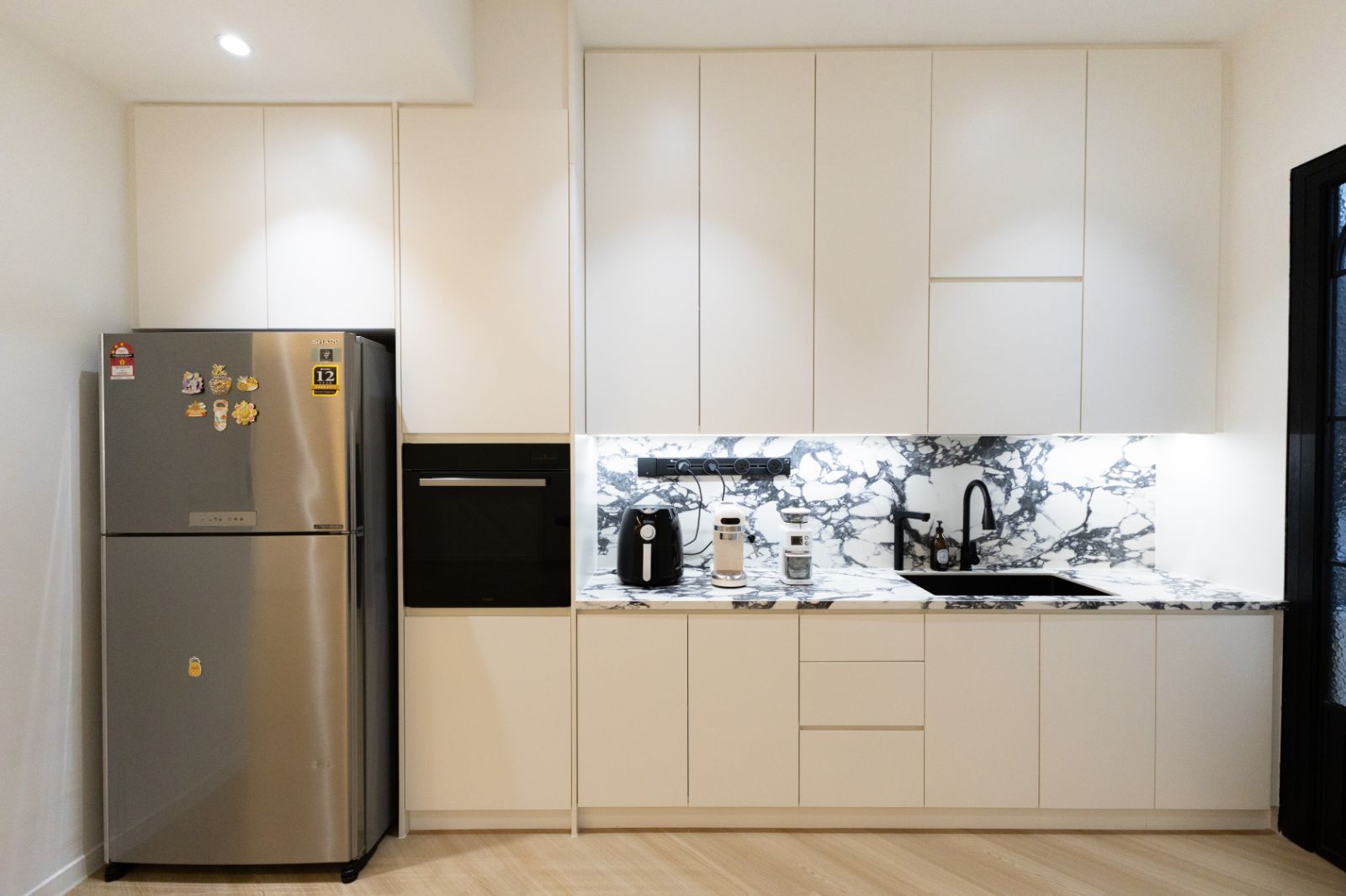 Modern White Kitchen Cabinet with Marble Backsplash in Klang Valley