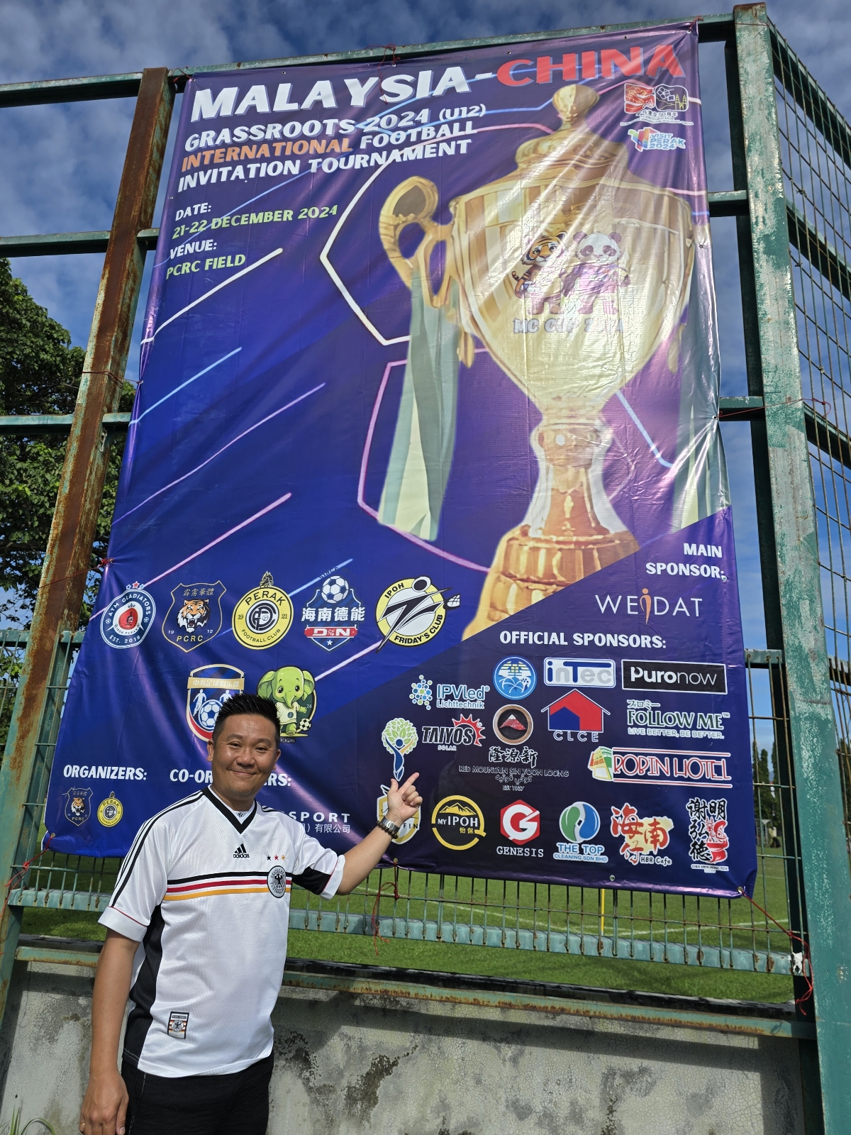 Support The Development Of Youth Football And Help Set Your Dreams On Foot!
It Is A Great Honor To Receive A Certificate Of Appreciation And A Commemorative Medal Presented By The Organizing Committee In Recognition Of Teck Seng Hin Electric Co. Sdn. Bhd. (Deshengxing) And TAIYOS SOLAR's Support And Sponsorship Of The 2024 Malaysia-China Youth International Football Invitational (U12).
We Have Always Believed That In Addition To Creating Value, Companies Also Bear The Responsibility Of Giving Back To Society. It Is Our Honor To Contribute To The Development Of Youth Sports And To Witness Children Sweating And Pursuing Their Dreams On The Football Field.