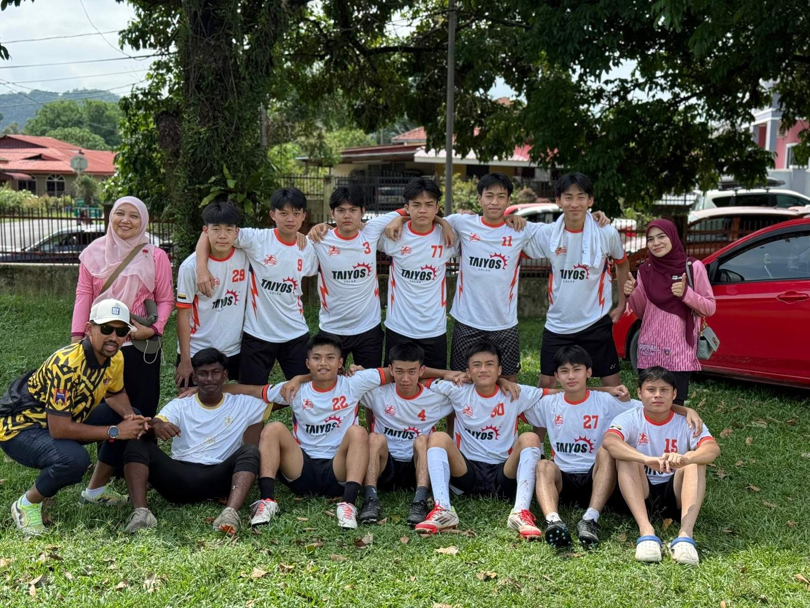 TAIYOS SOLAR and Teck Seng Hin since 1936 are honored to sponsor the team and contribute to the development of local sports.
We have always believed that, in addition to pursuing growth, companies should also actively give back to society and support the younger generation in bravely pursuing their dreams. Every jersey is not just a brand; it also carries a sense of responsibility, encouragement, and support for the spirit of sportsmanship.
We hope the players will put on this jersey, give their all on the field, never give up, demonstrate team spirit, and create more exciting moments!