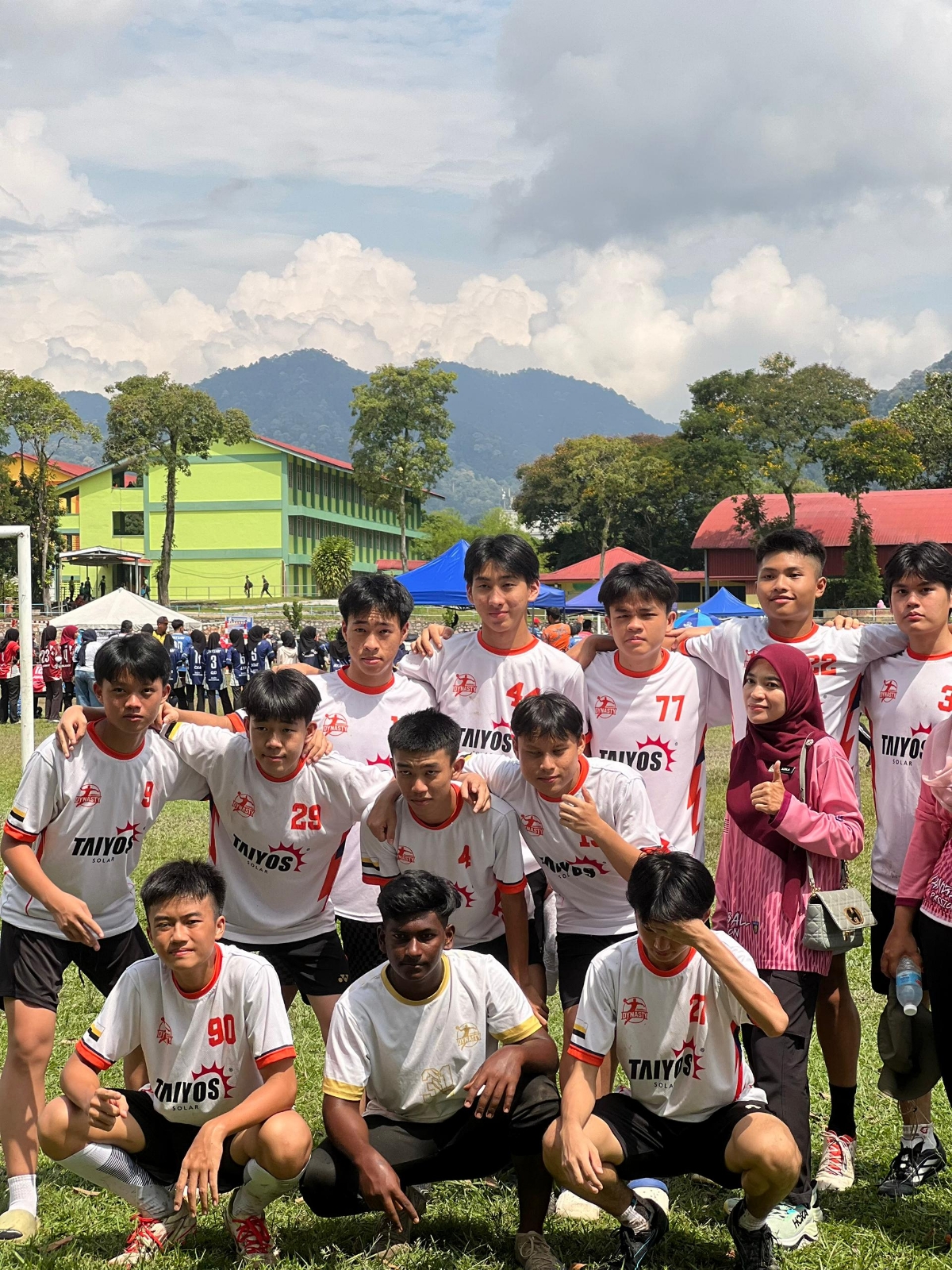 TAIYOS SOLAR And Teck Seng Hin Since 1936 Are Honored To Sponsor The Team And Contribute To The Development Of Local Sports.
We Have Always Believed That, In Addition To Pursuing Growth, Companies Should Also Actively Give Back To Society And Support The Younger Generation In Bravely Pursuing Their Dreams. Every Jersey Is Not Just A Brand; It Also Carries A Sense Of Responsibility, Encouragement, And Support For The Spirit Of Sportsmanship.
We Hope The Players Will Put On This Jersey, Give Their All On The Field, Never Give Up, Demonstrate Team Spirit, And Create More Exciting Moments!
