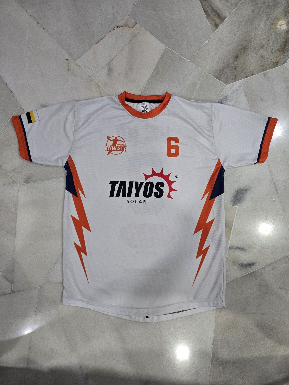 TAIYOS SOLAR and Teck Seng Hin since 1936 are honored to sponsor the team and contribute to the development of local sports.
We have always believed that, in addition to pursuing growth, companies should also actively give back to society and support the younger generation in bravely pursuing their dreams. Every jersey is not just a brand; it also carries a sense of responsibility, encouragement, and support for the spirit of sportsmanship.
We hope the players will put on this jersey, give their all on the field, never give up, demonstrate team spirit, and create more exciting moments!