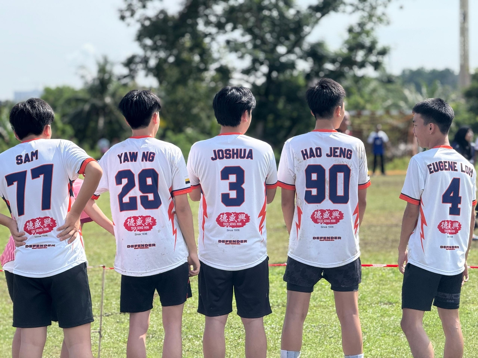 TAIYOS SOLAR and Teck Seng Hin since 1936 are honored to sponsor the team and contribute to the development of local sports.
We have always believed that, in addition to pursuing growth, companies should also actively give back to society and support the younger generation in bravely pursuing their dreams. Every jersey is not just a brand; it also carries a sense of responsibility, encouragement, and support for the spirit of sportsmanship.
We hope the players will put on this jersey, give their all on the field, never give up, demonstrate team spirit, and create more exciting moments!