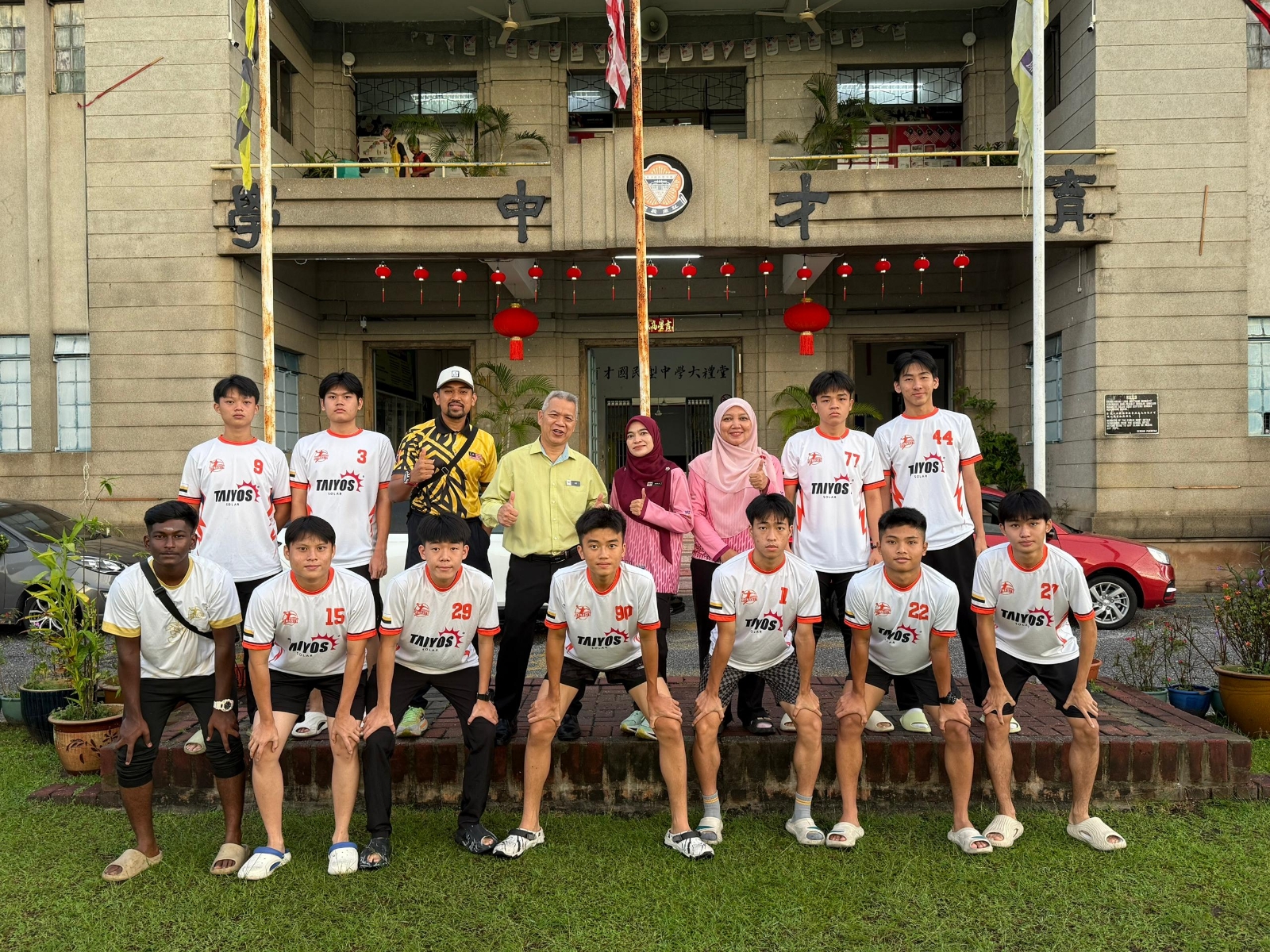 TAIYOS SOLAR And Teck Seng Hin Since 1936 Are Honored To Sponsor The Team And Contribute To The Development Of Local Sports.
We Have Always Believed That, In Addition To Pursuing Growth, Companies Should Also Actively Give Back To Society And Support The Younger Generation In Bravely Pursuing Their Dreams. Every Jersey Is Not Just A Brand; It Also Carries A Sense Of Responsibility, Encouragement, And Support For The Spirit Of Sportsmanship.
We Hope The Players Will Put On This Jersey, Give Their All On The Field, Never Give Up, Demonstrate Team Spirit, And Create More Exciting Moments!
