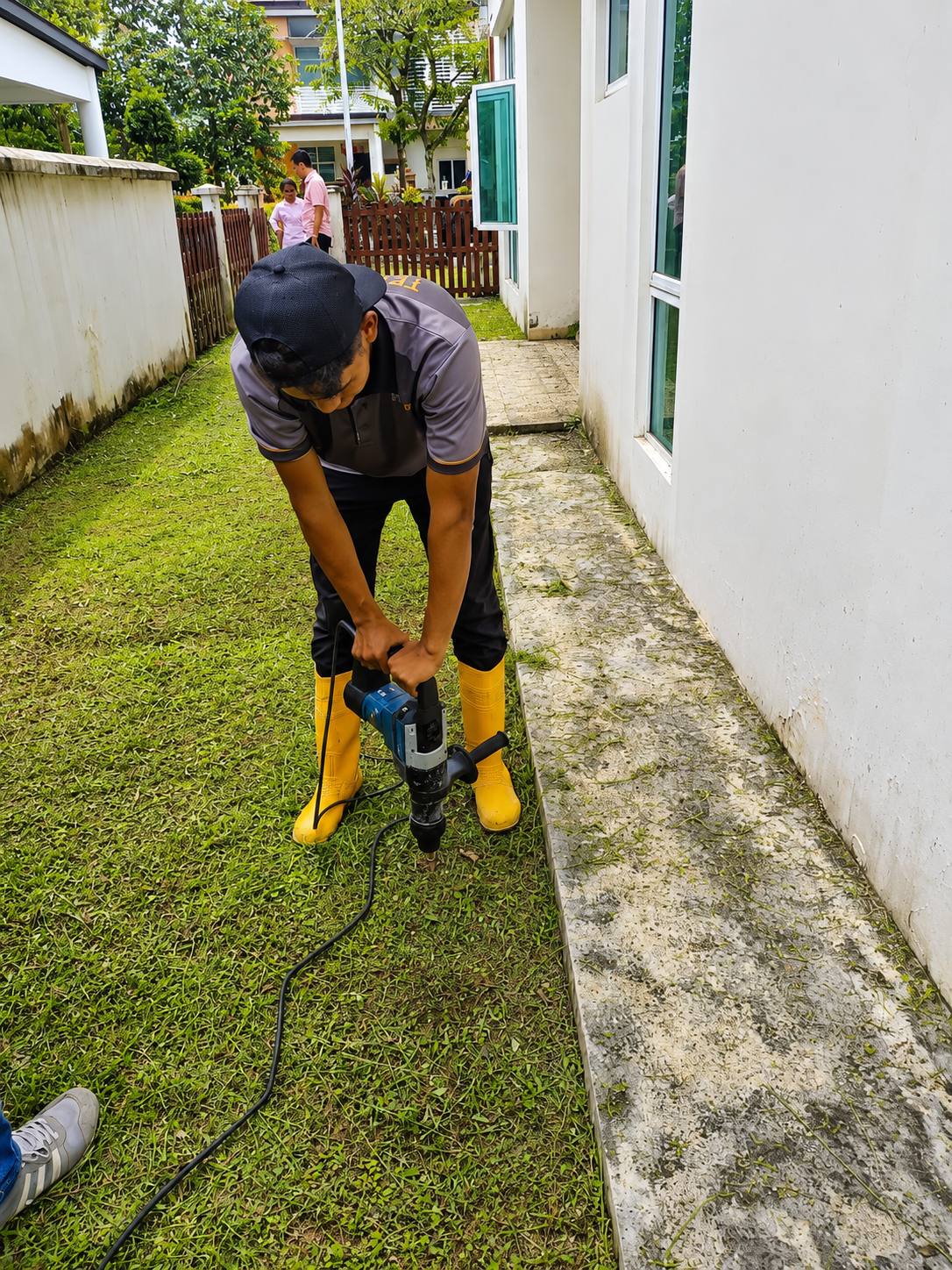 Termibait-outdoor-drilling-termite-barrier-treatment.png