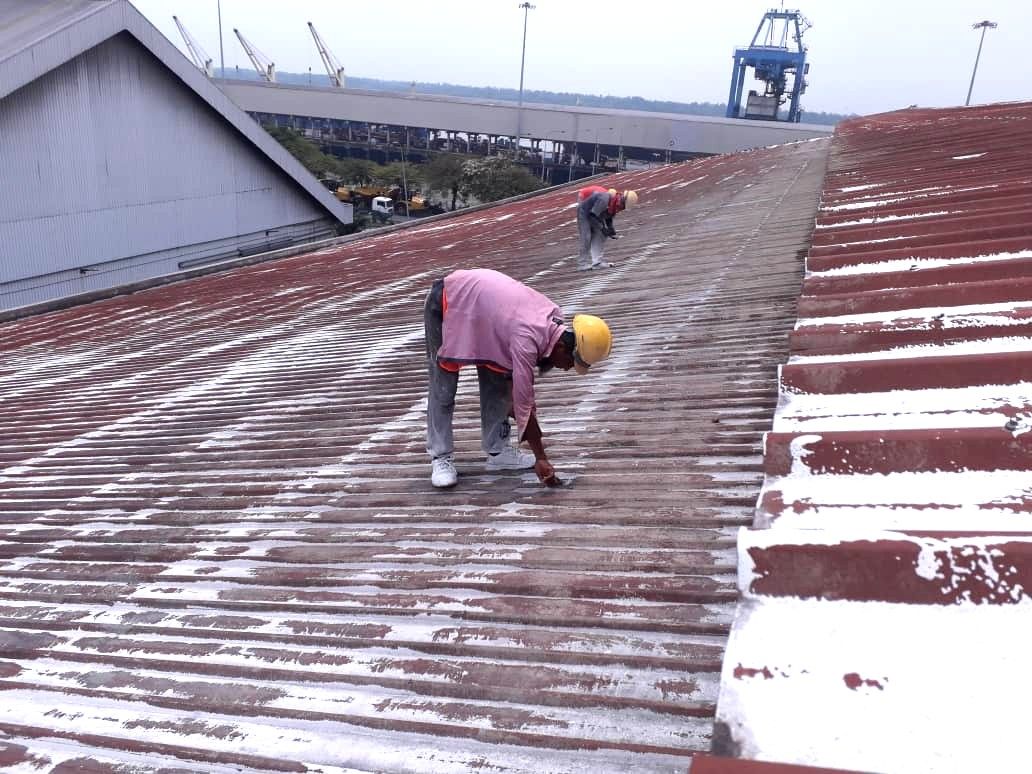 Sealing Up All Screws With Polyurethane Sealant