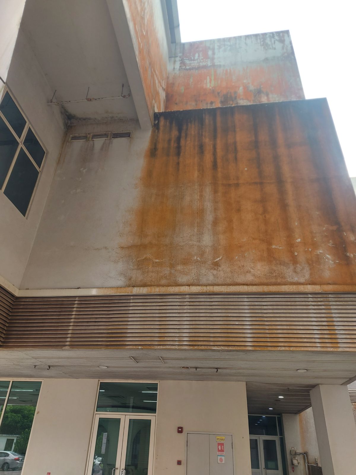 Condition of the building before rectification