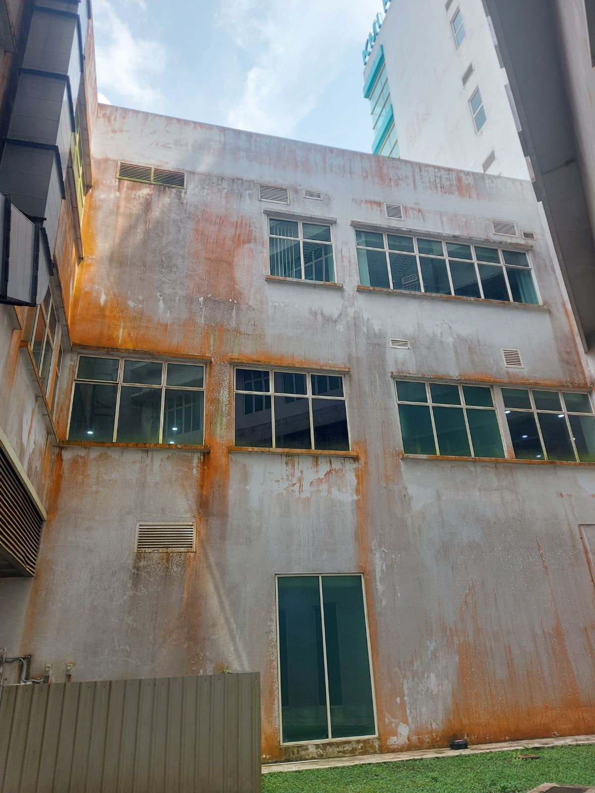 Condition of the building before rectification