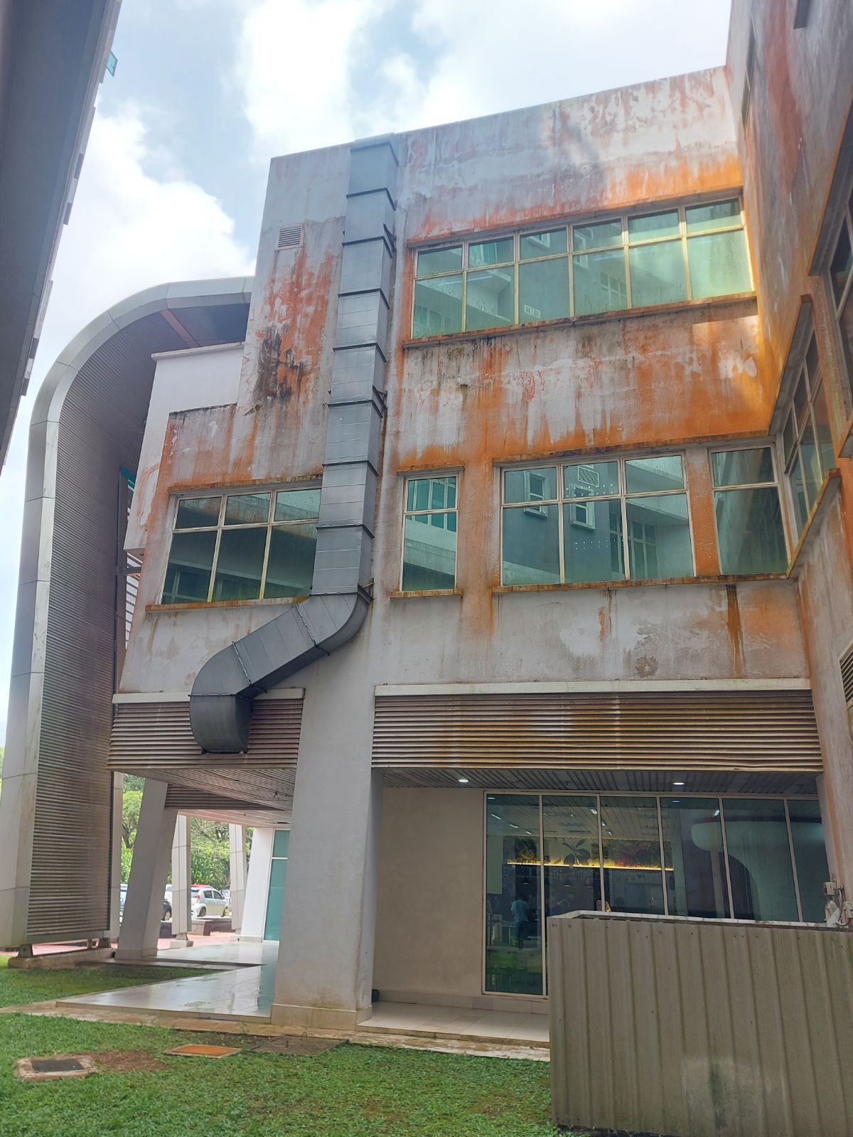 Condition of the building before rectification