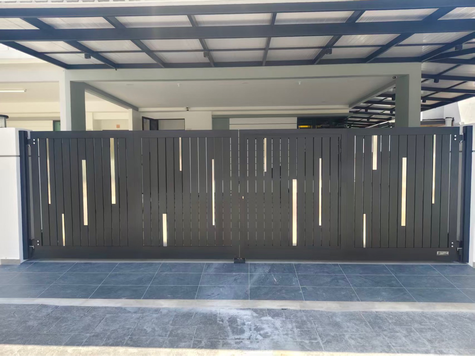 Delux X-Line 1 Design Size: 20 x 6 ft   Location: Taman Intan Setia