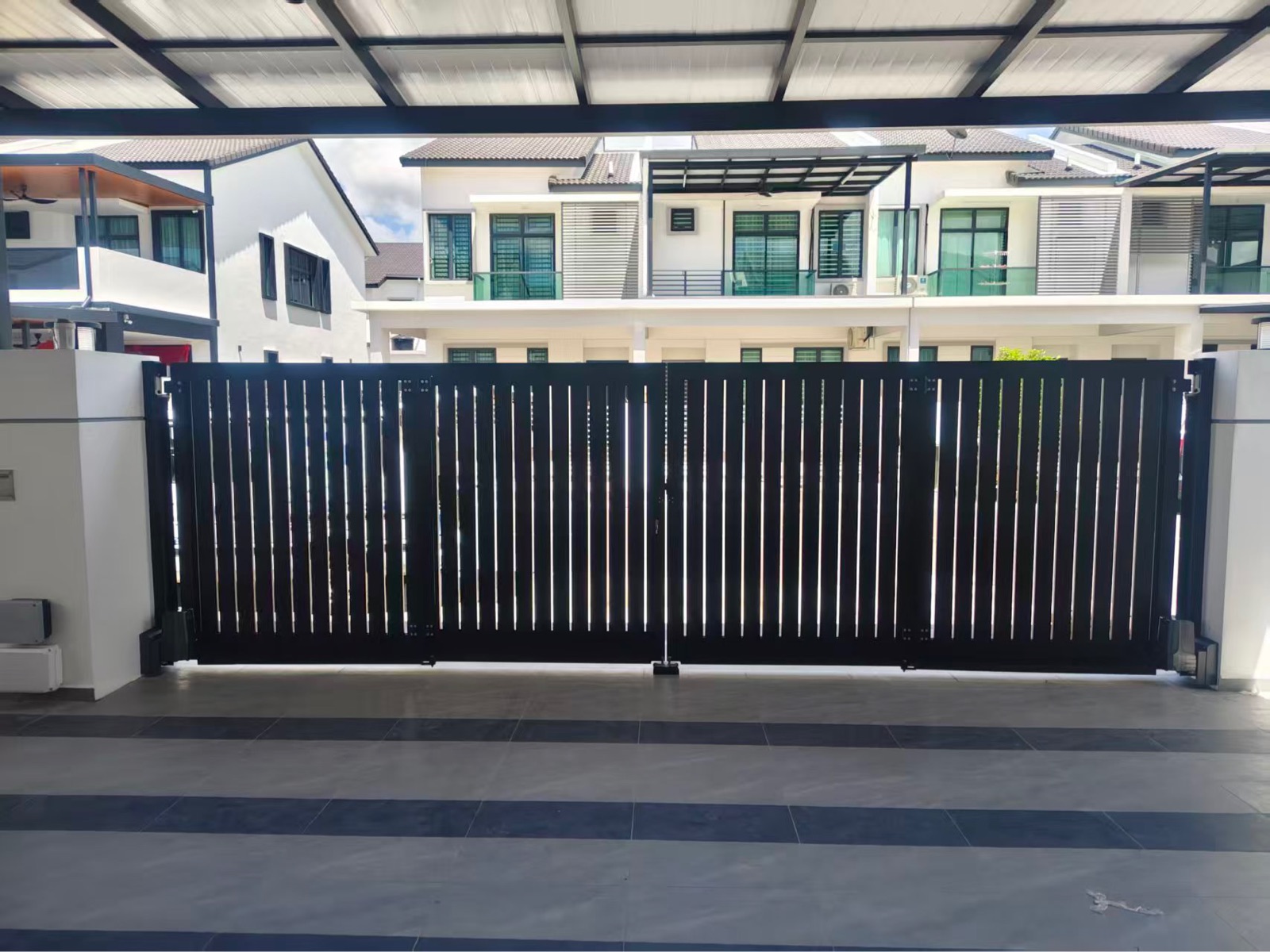Delux X-Line 1 Design Size: 20 x 6 ft   Location: Taman Intan Setia