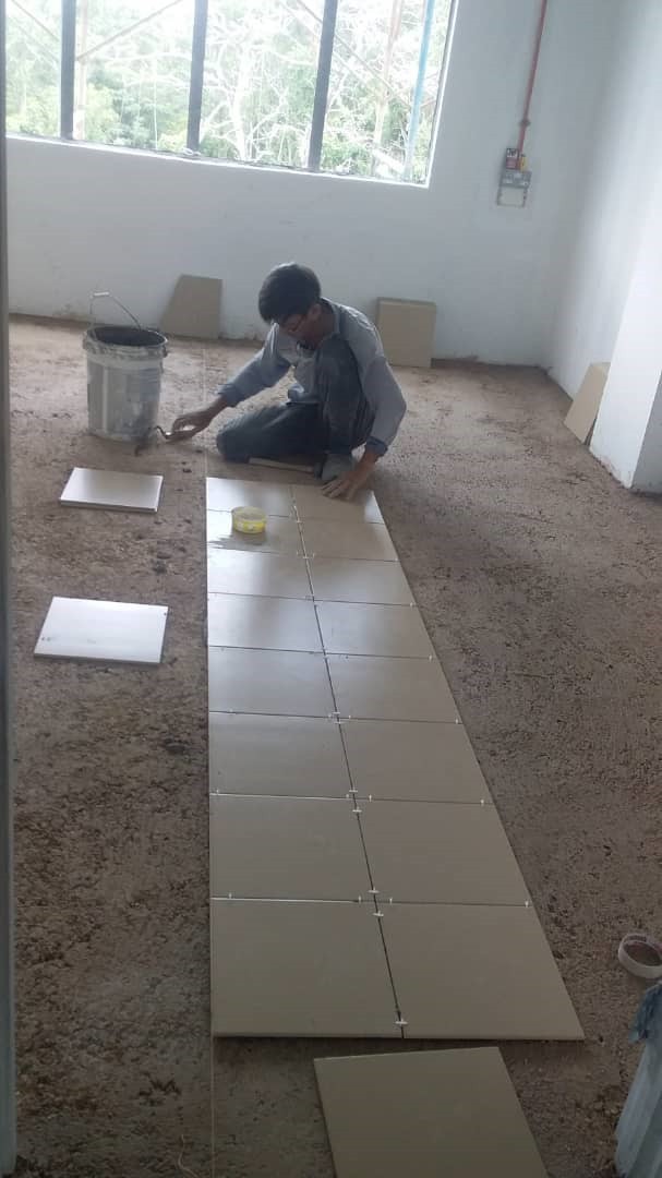 Pemasangan Jubin Di Kolej Jebat, UiTM Cawangan Melaka Kampus Alor Gajah, Lendu, 78000 Alor Gajah, Melaka.