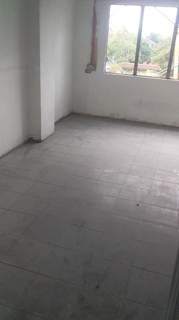 Pemasangan Jubin Di Kolej Jebat, UiTM Cawangan Melaka Kampus Alor Gajah, Lendu, 78000 Alor Gajah, Melaka.