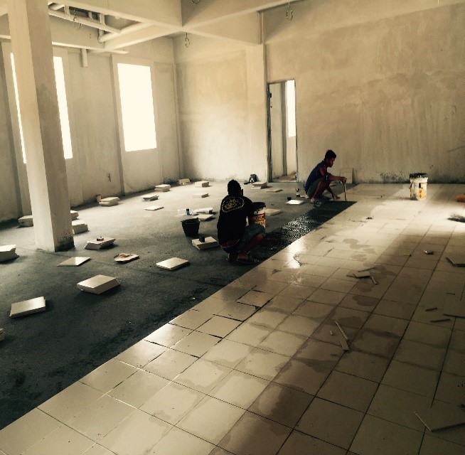Pemasangan Jubin Atas Project Cadangan Membina Dan Menyiapkan Sekolah Men Keb Agama Pagoh, Di Lot 1015,2016 Dan Sebahagian Lot 1403 Dan 3713, Mukim Lenga, Daerah Muar Johor Darul Takzim