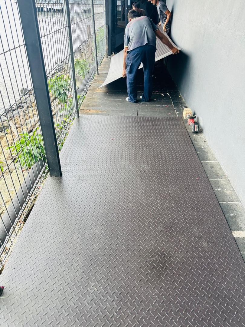 ZONE 51 STULANG