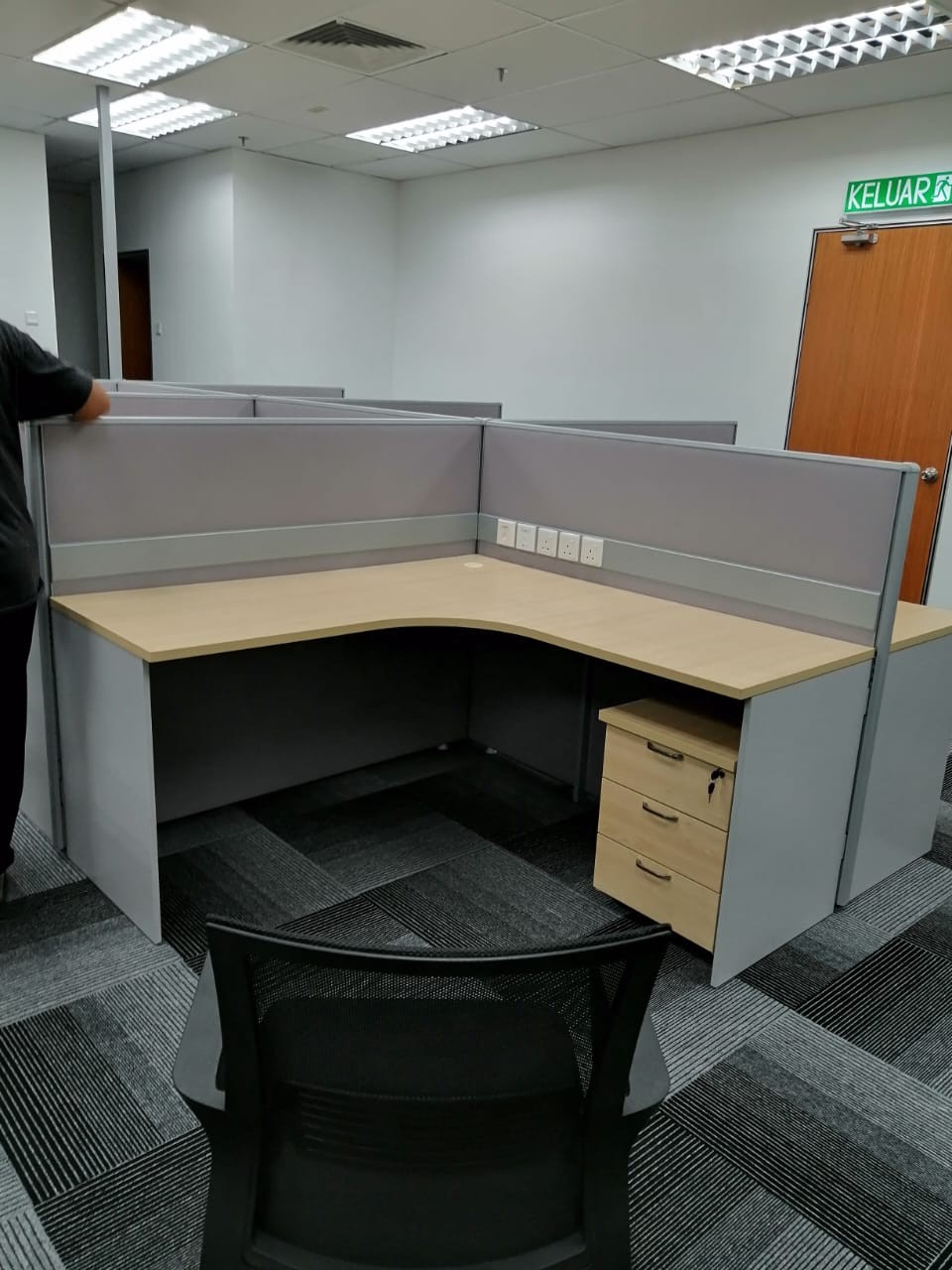 Supply & Install Roller Blinds, Carpet & Workstations @Pejabat Ketua Pengawai Keselamatan IDCC