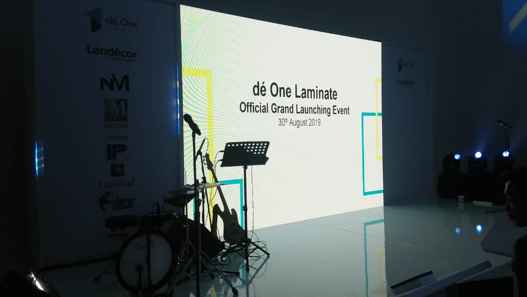 TH IT rental - LED panel setup for de One Laminate event