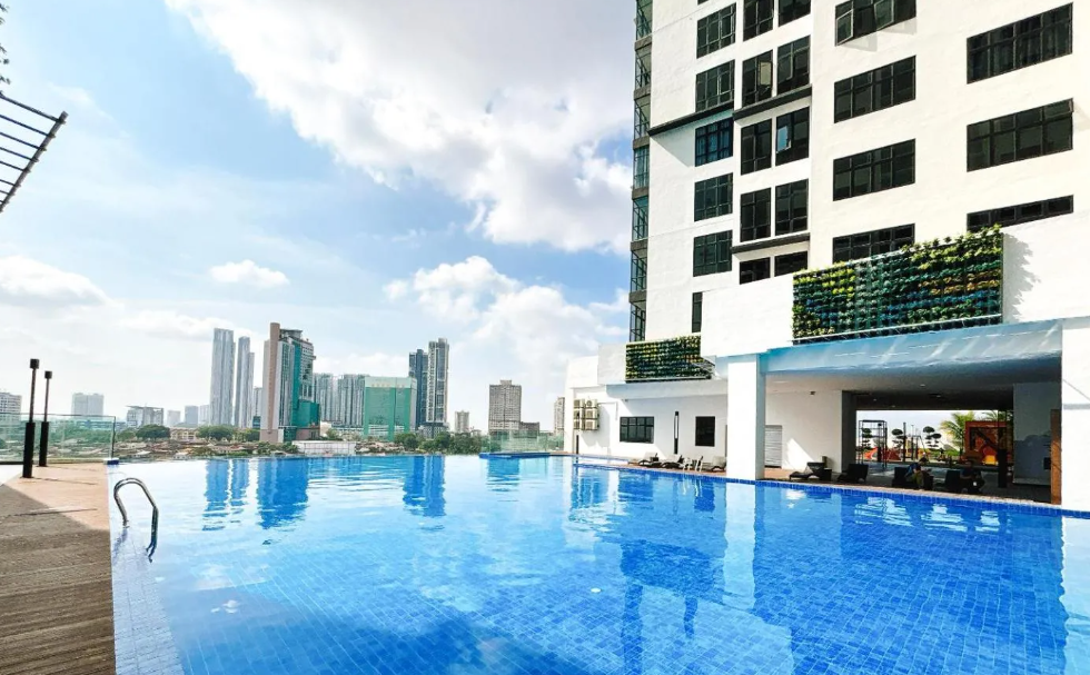 Space Residency facilities swimming pool gymnasium playground sky facilities and city view near KSL City Mall Johor Bahru