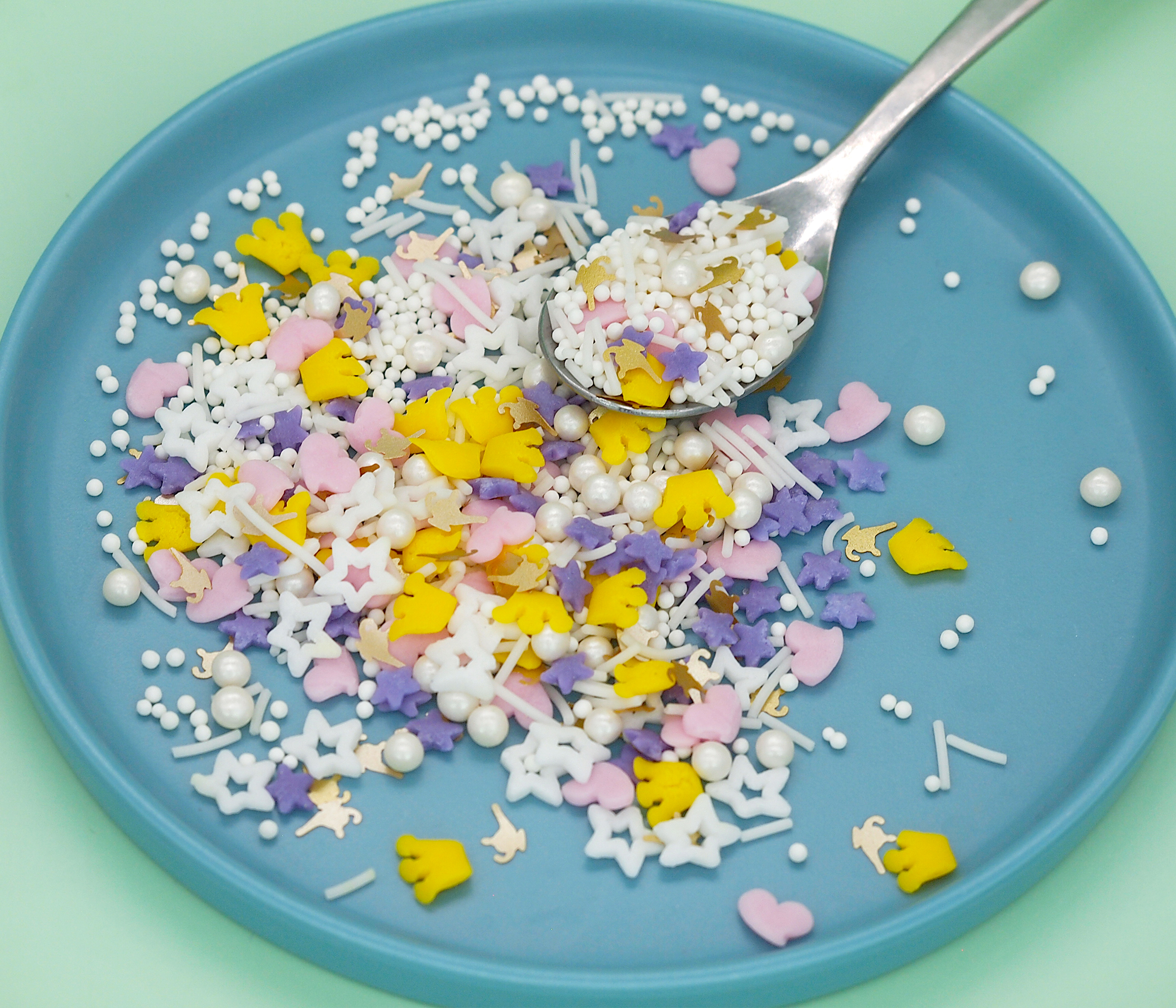 Bulk heat-stable natural sprinkles baked perfectly onto commercial cookies, showing vibrant plant-based colors and zero thermal degradation.